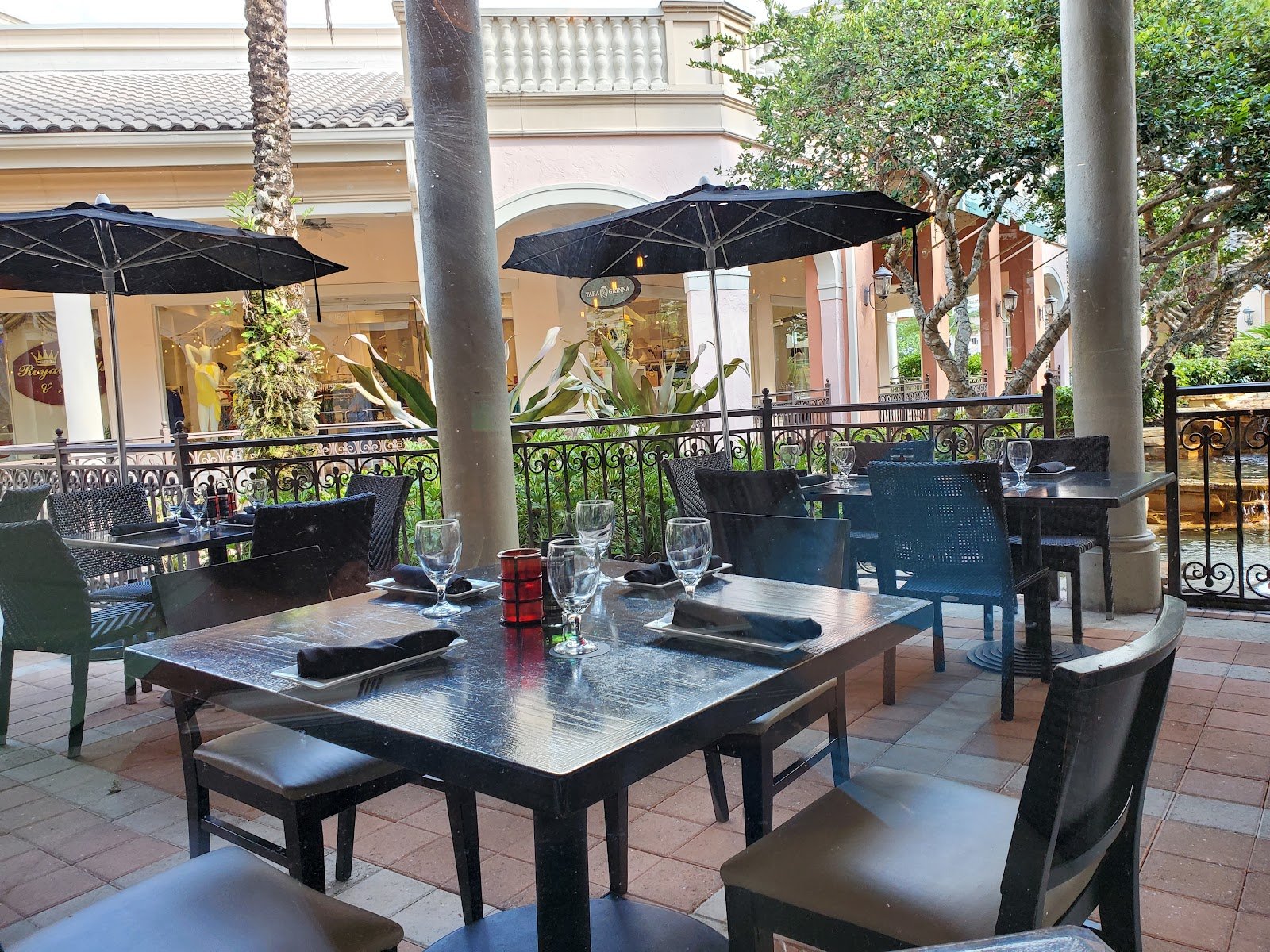 DEROMO'S GOURMET MARKET & RESTAURANT