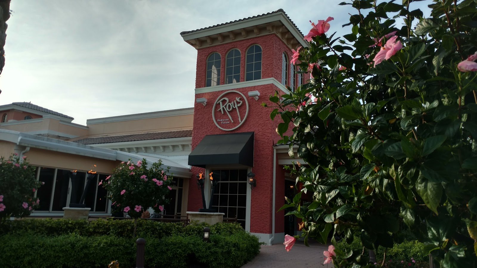 ROY'S RESTAURANT