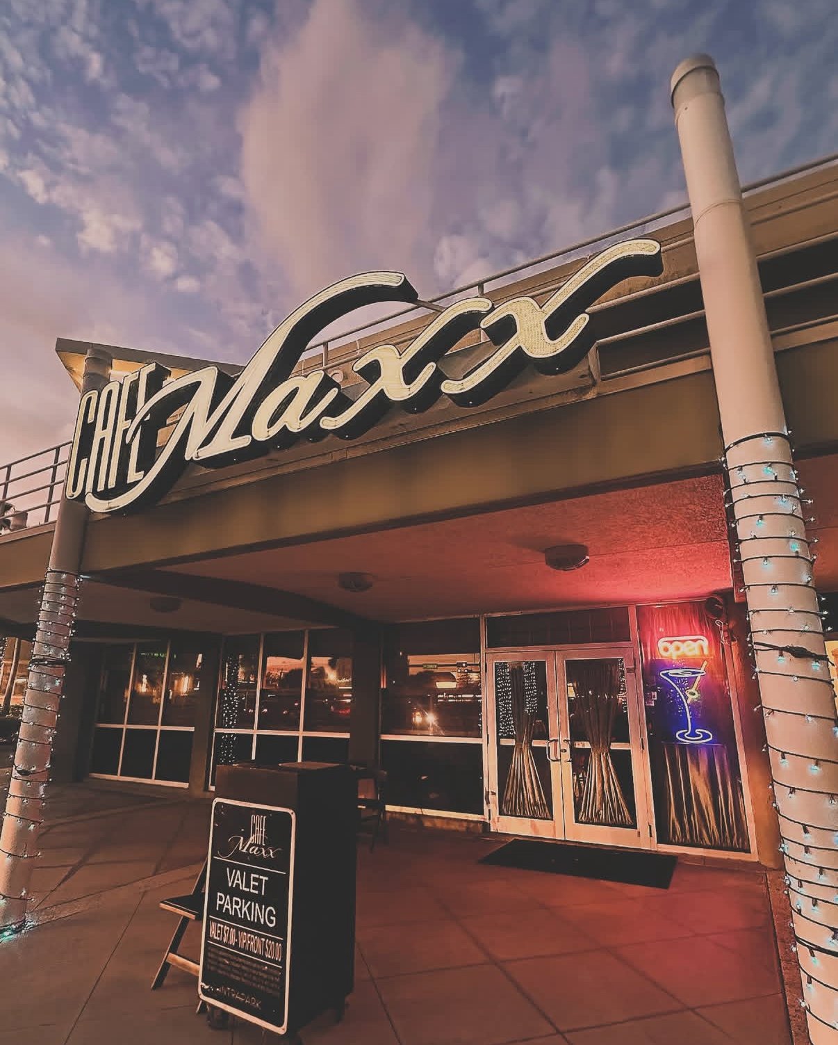 CAFE MAXX