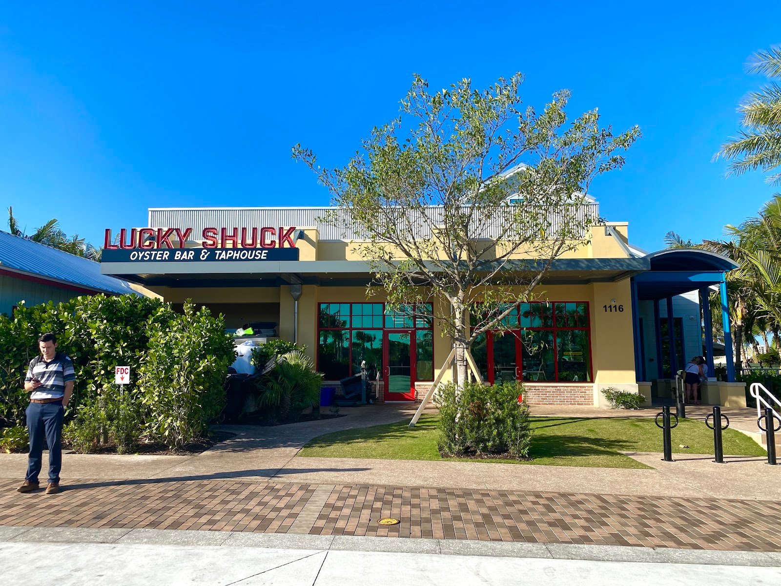 LUCKY SHUCK OYSTER BAR & TAPHOUSE