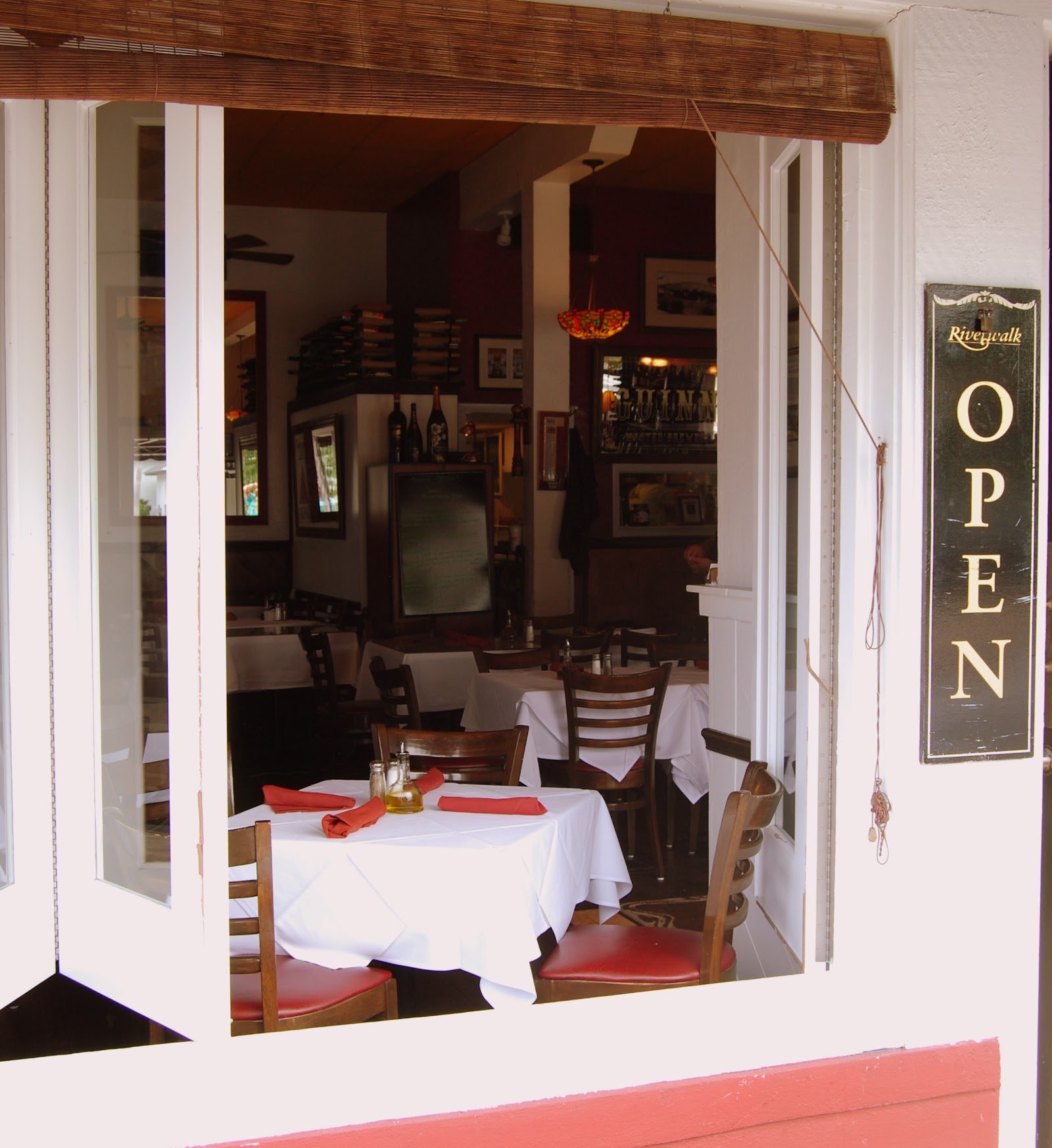 RIVERWALK CAFÉ & OYSTER BAR