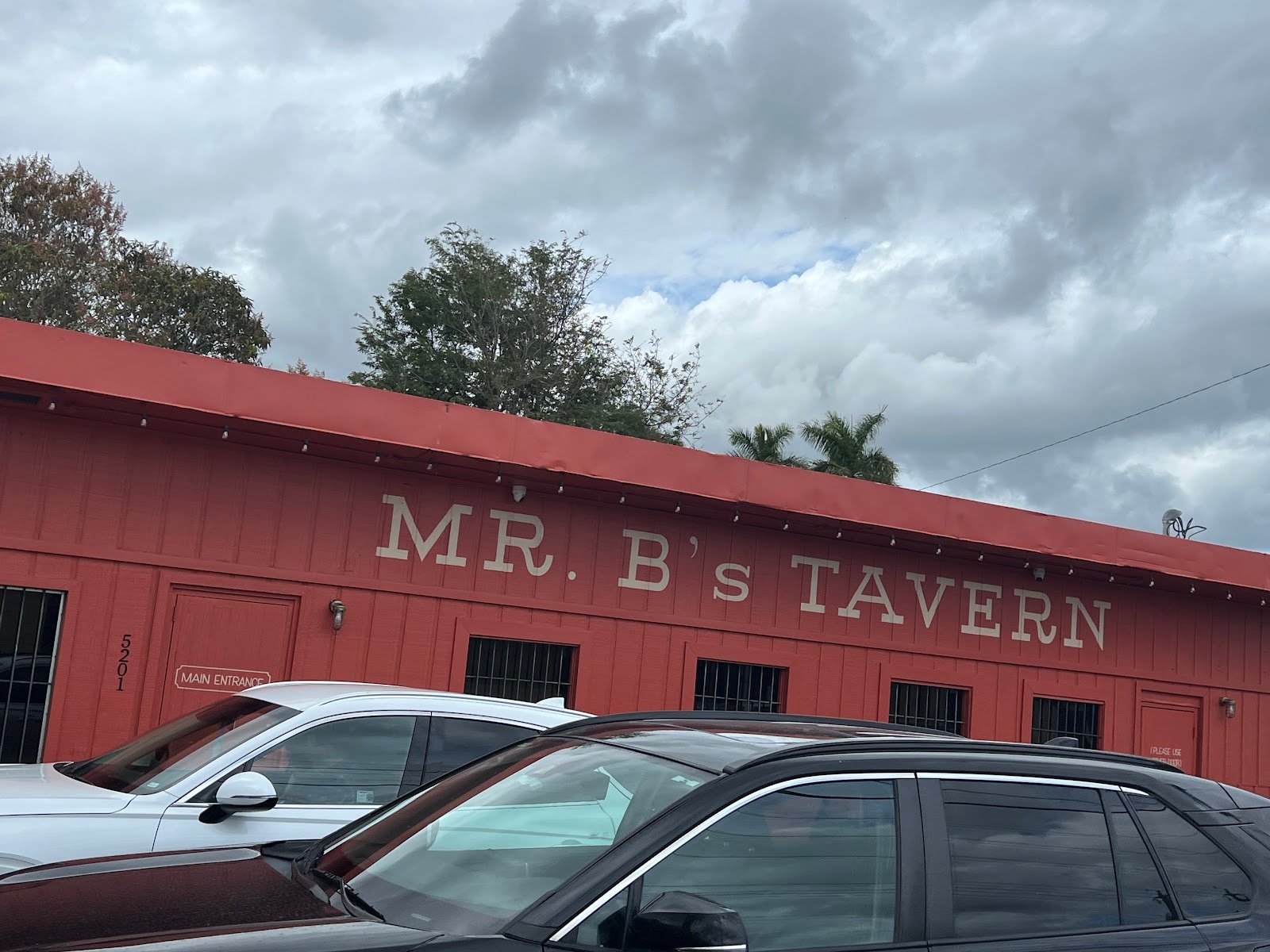 MR. B'S TAVERN