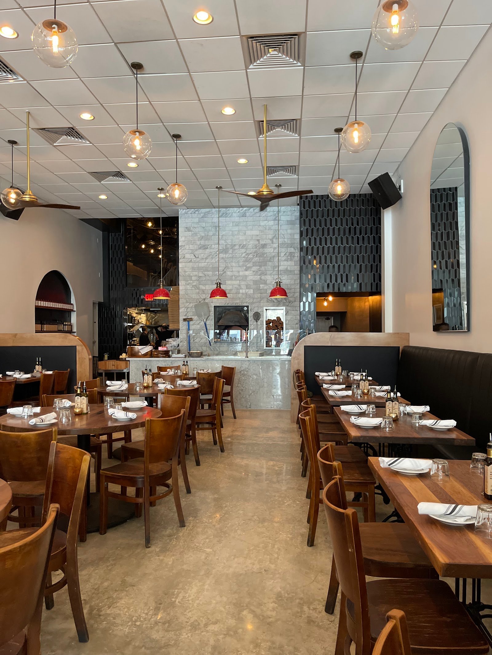 LYNORA'S ITALIAN RESTAURANT