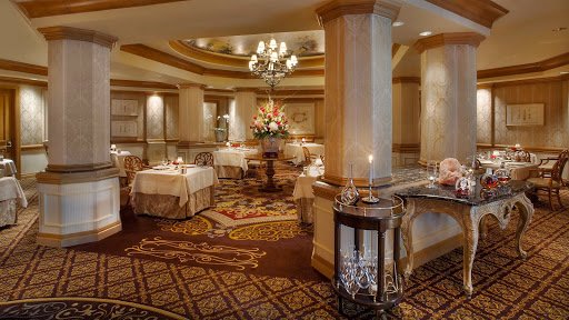 VICTORIA & ALBERT'S