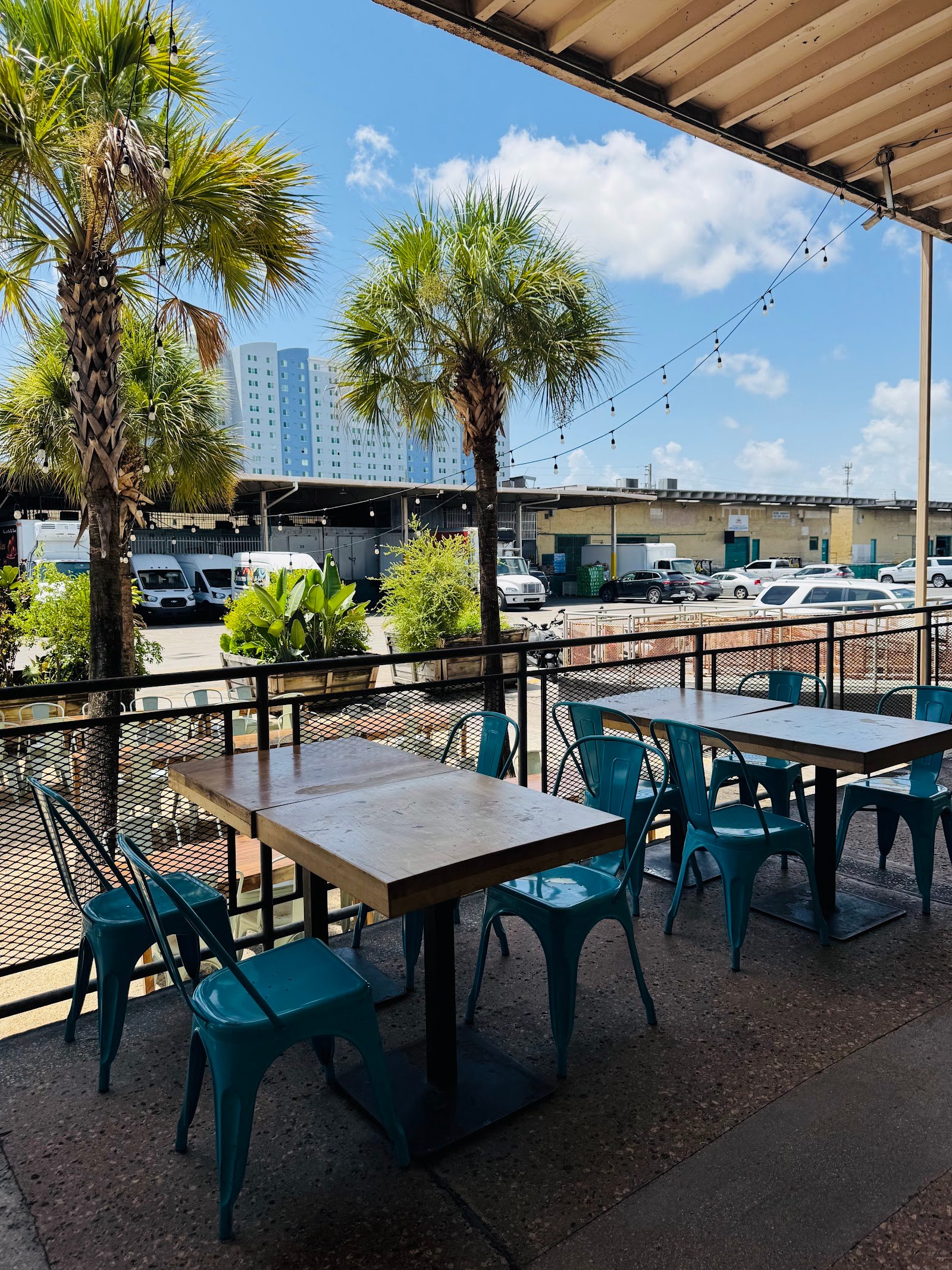HOMETOWN BARBECUE MIAMI