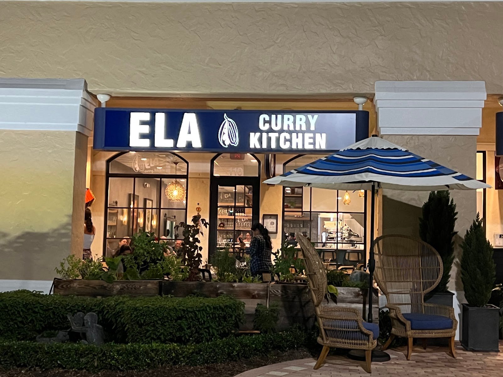 ELA CURRY & COCKTAILS