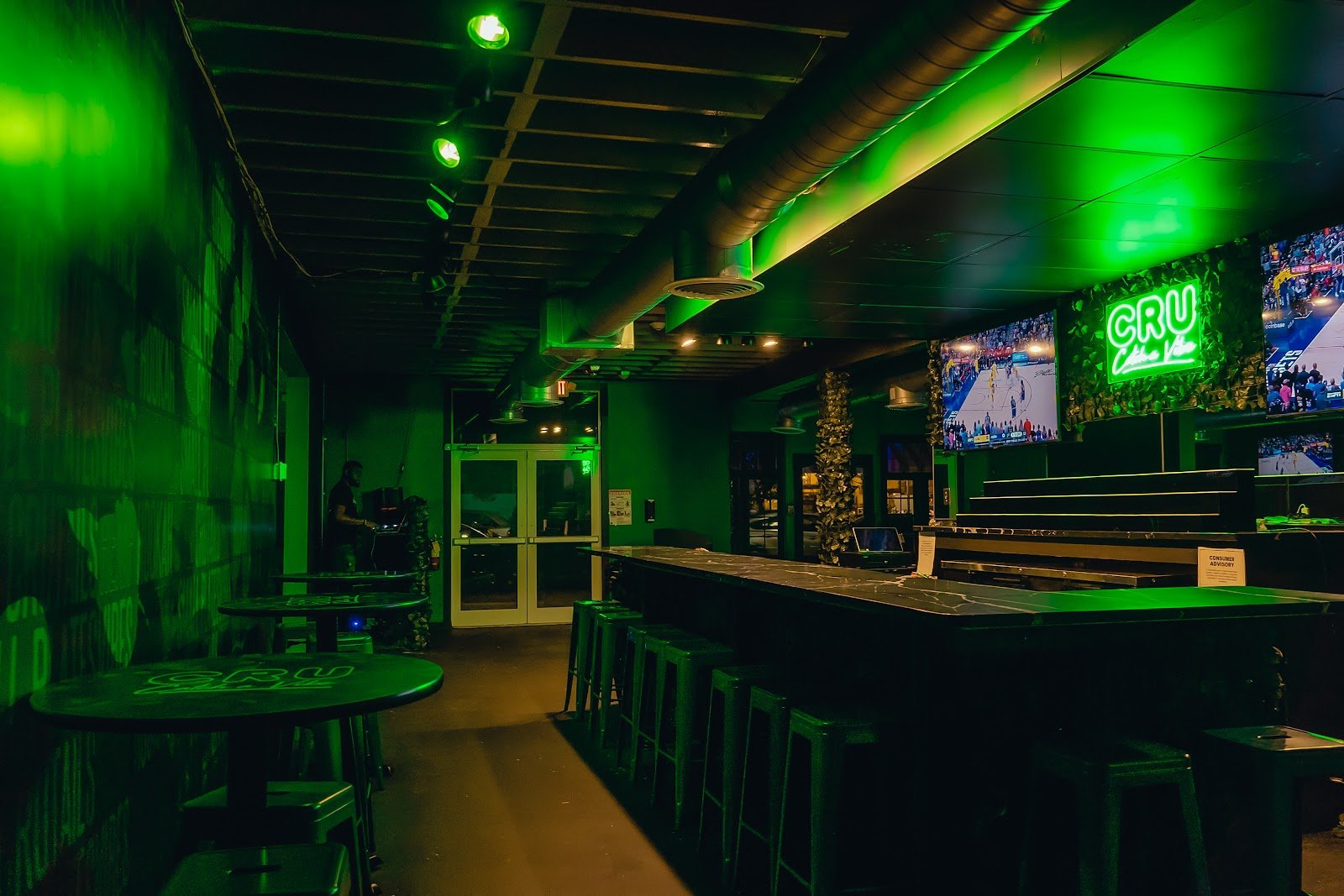 CRU LOUNGE