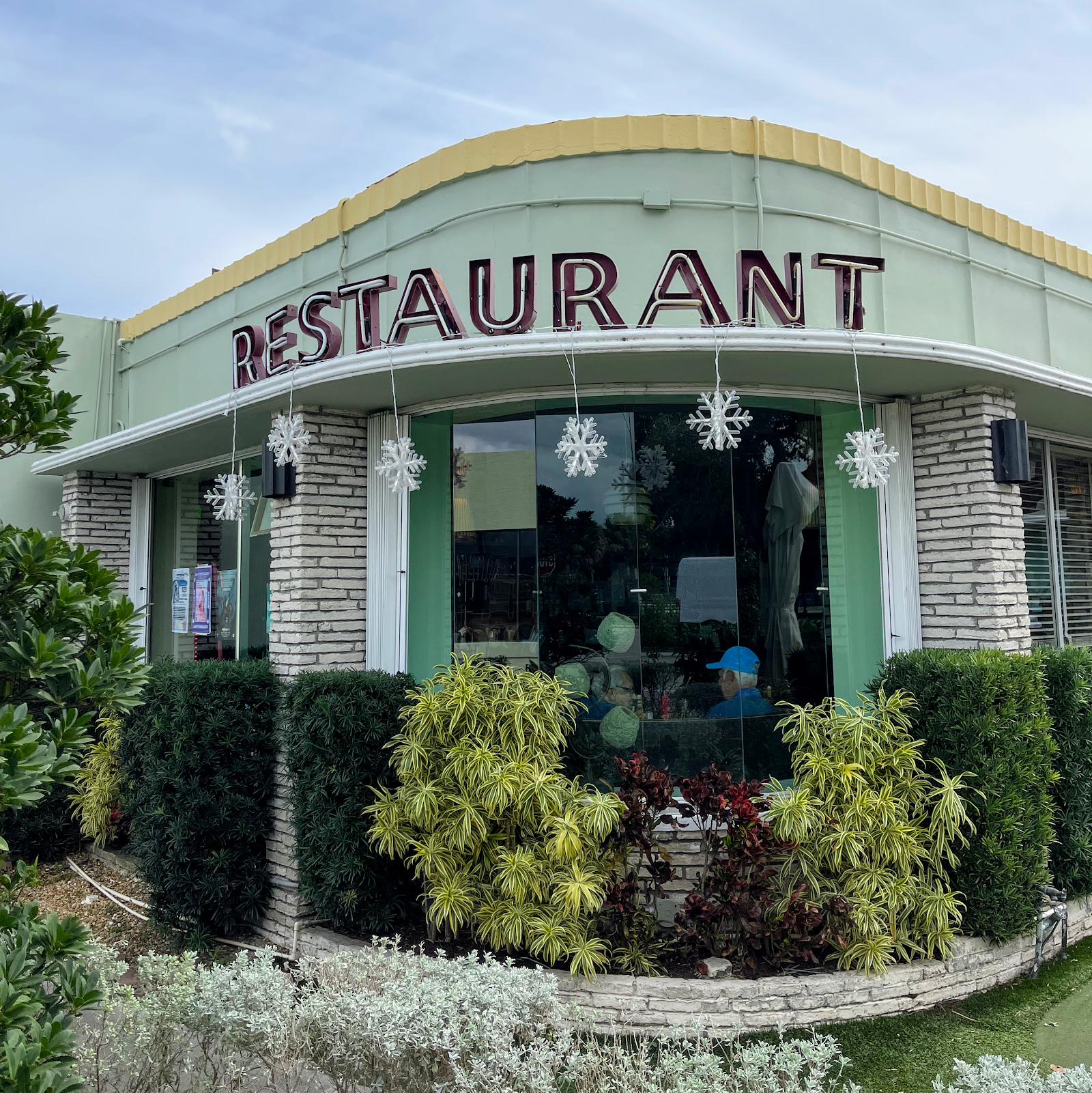 HOWLEY'S RESTAURANT