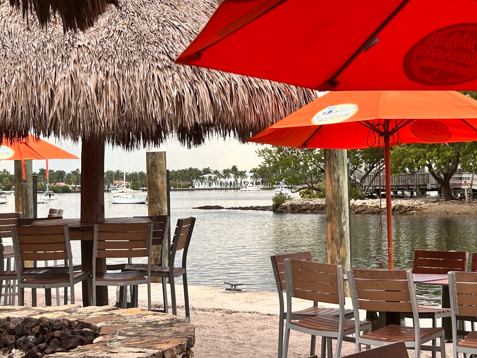 5 O'CLOCK SOMEWHERE BAR & GRILL